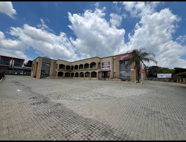 2,616M² WAREHOUSE TO LET IN STRIJDOMPARK